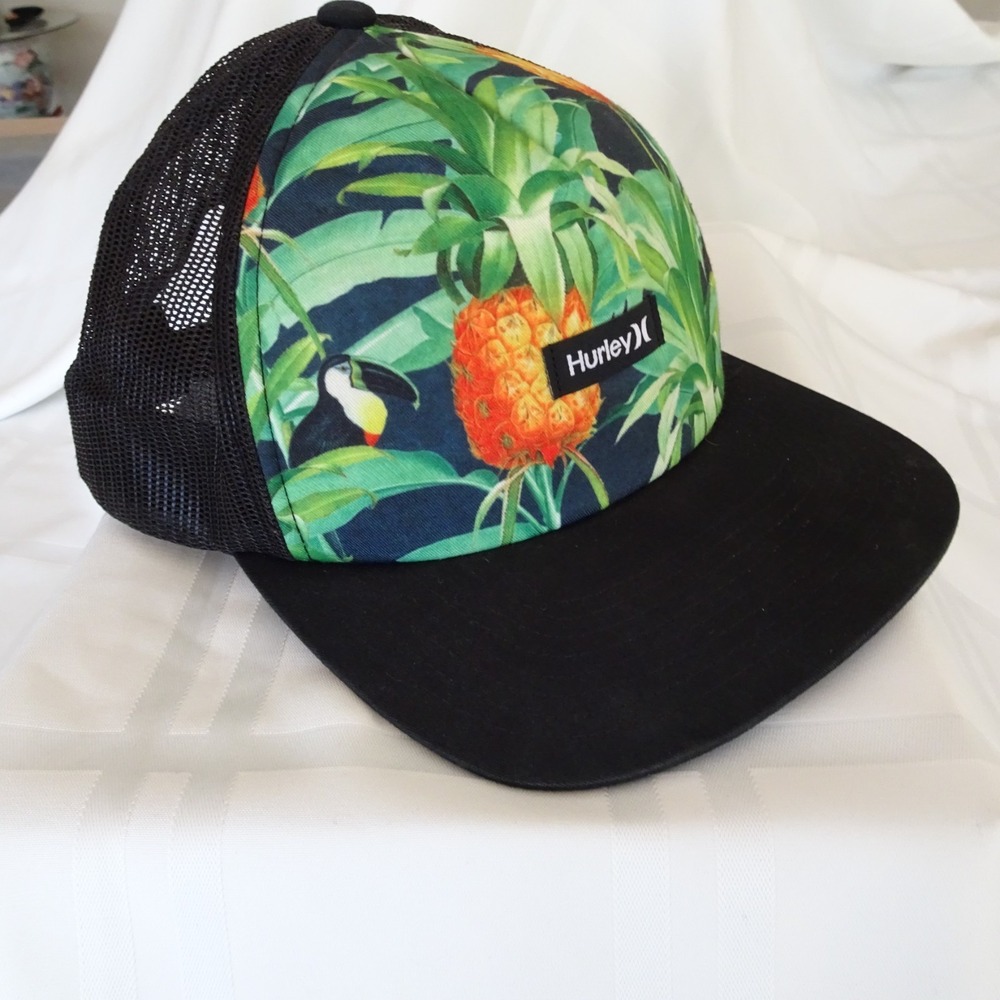 Hurley Black Mesh Snapback Trucker Hat Tropical Toucan The Classic by Yupoong